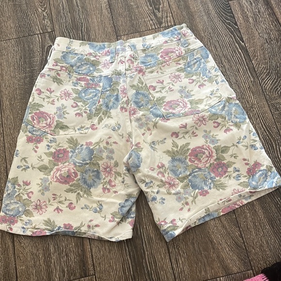 Not Guilty Floral Jean Shorts - Picture 3 of 6